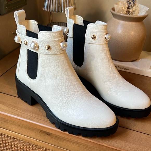 Karl Lagerfeld Shoes - Karl Lagerfeld Paris size 7 booties